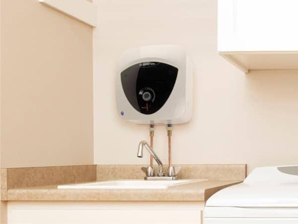 Бойлер Ariston ANDRIS LUX 6 OR над мийкою