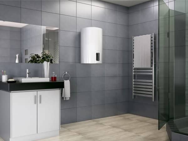 Водонагрівач Ariston LYDOS Eco 80 V в інтер'єрі ванної кімнати