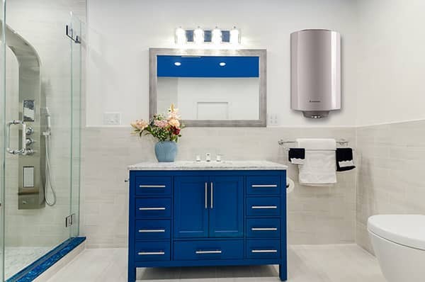 Бойлер Ariston PLT ECO EVO 50 V из нержавеющей стали в ванной комнате