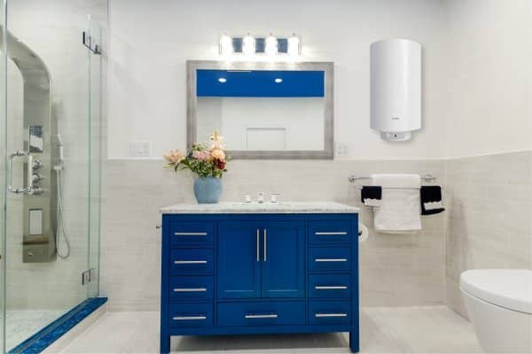 Бойлер BOSCH Tronic 8000T 80 ES у ванній кімнаті