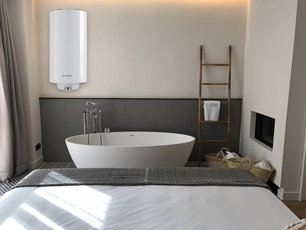 Бойлер Ariston PRO ECO 100 V 1,8K DRY HE (сухой ТЭН) в интерьере ванной комнаты